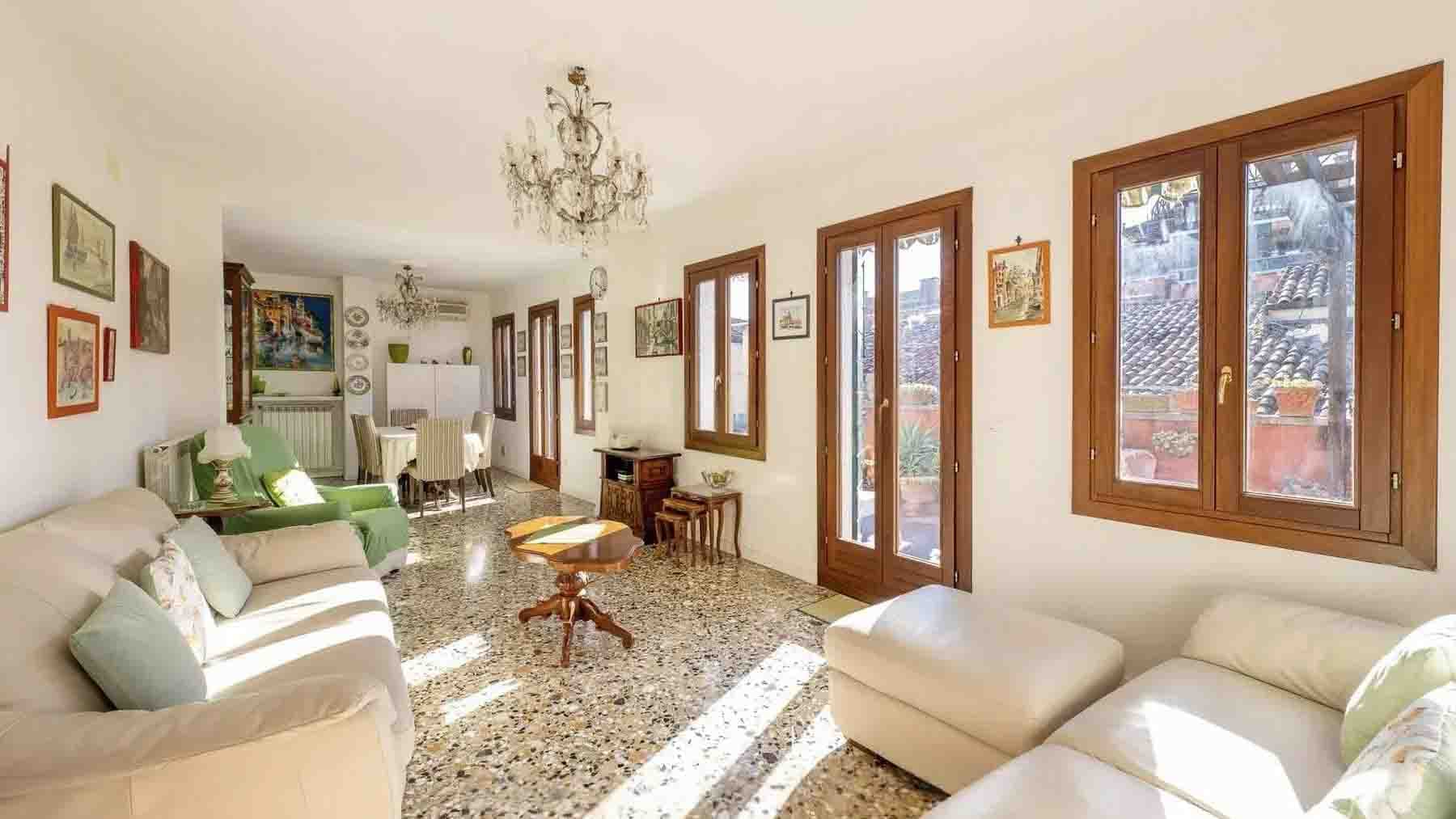 Attico unico a Venezia con tre terrazze panoramiche