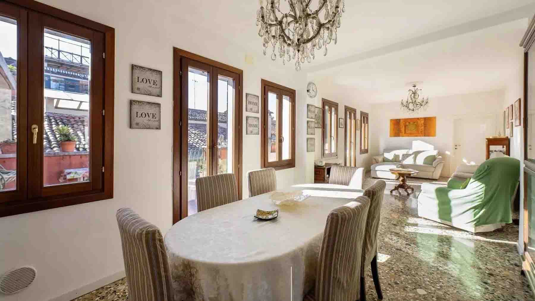 Attico unico a Venezia con tre terrazze panoramiche