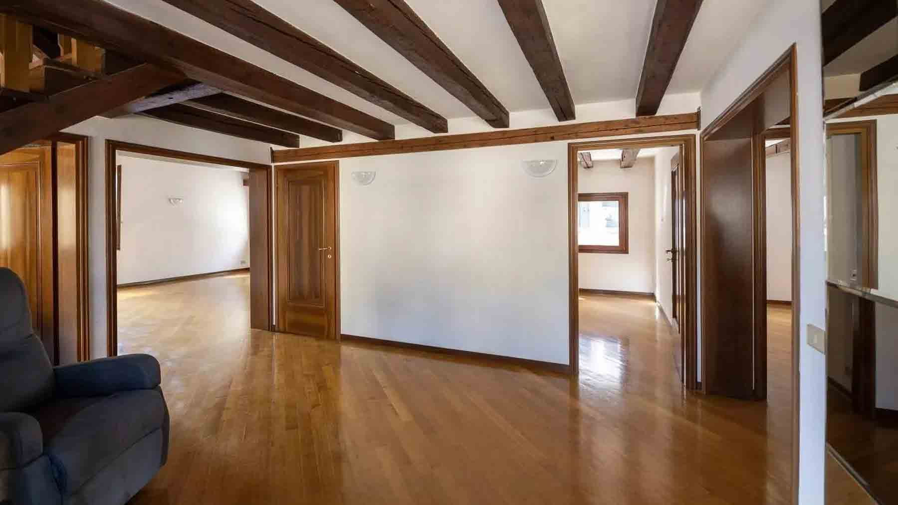 Penthouse in Venice, Veneto: Exclusive City Living