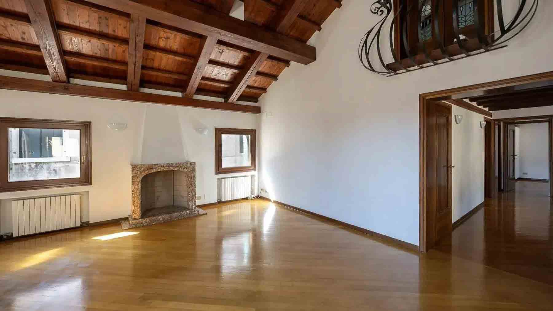 Penthouse in Venice, Veneto: Exclusive City Living