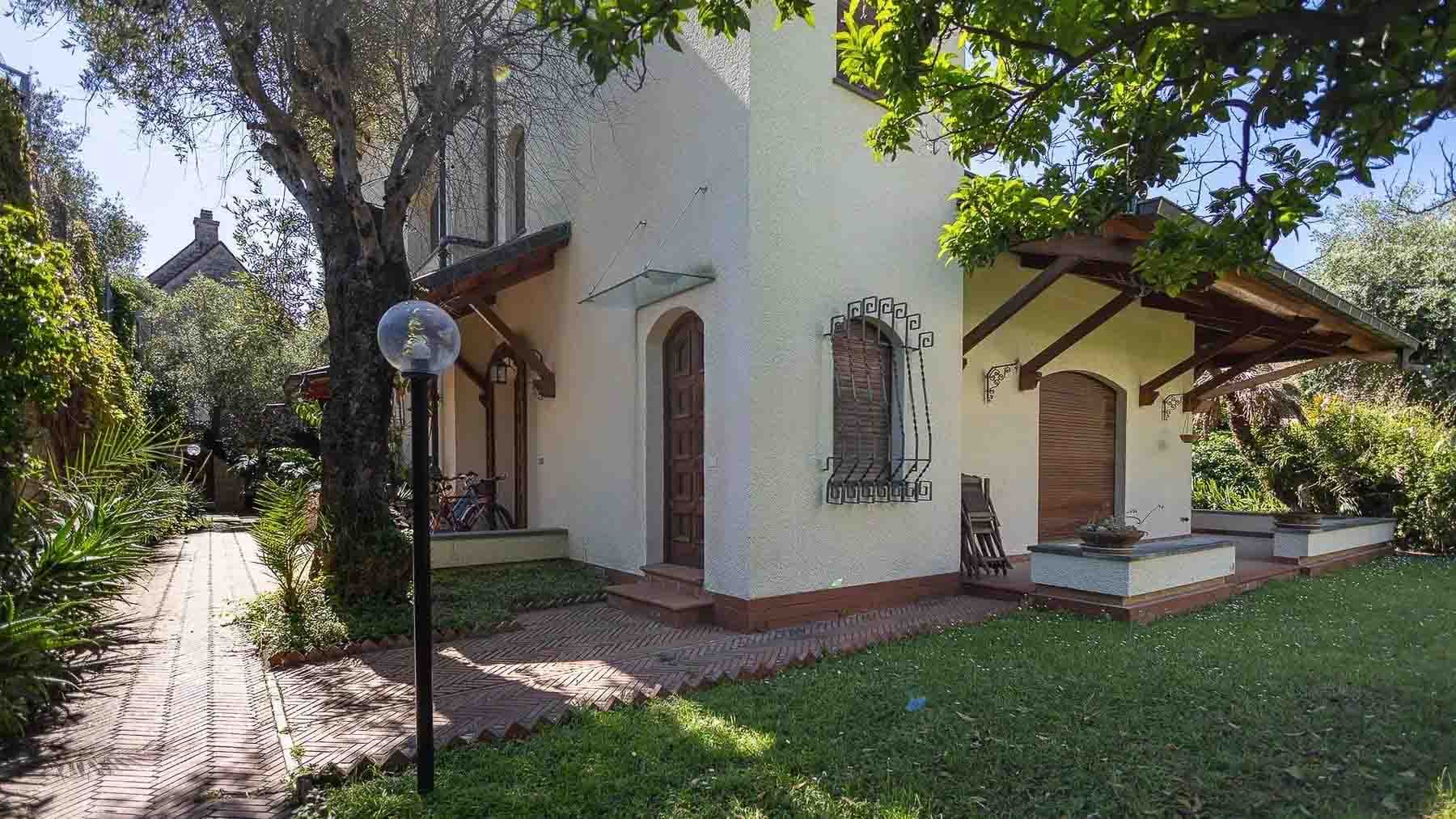 Elegant Villa in Scenic Bordighera, Liguria