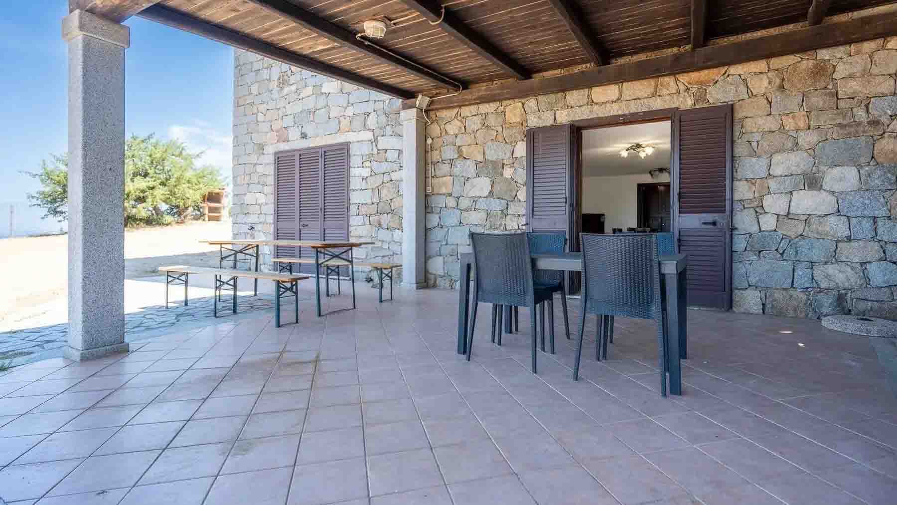 Casale con Piscina e Vista Mare in Sardegna
