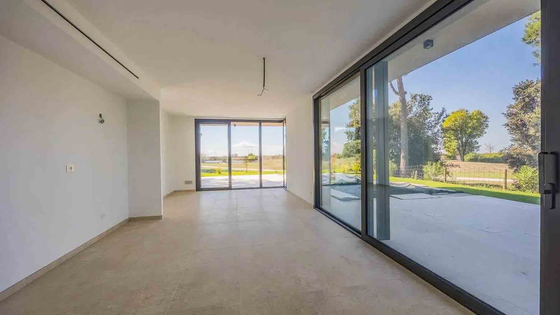 Interiors (8)