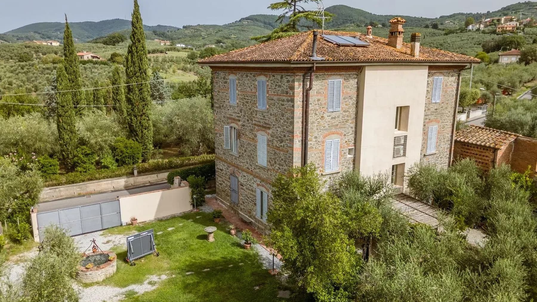 Villa storica in Toscana con parco e piscina