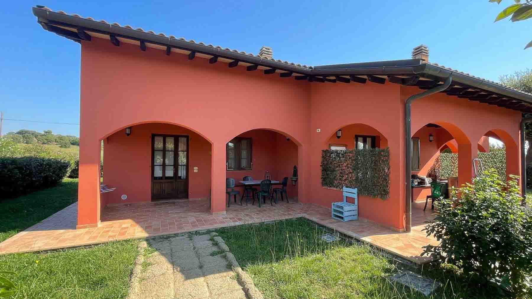 Agriturismo con piscina e terreno a Grosseto, Toscana