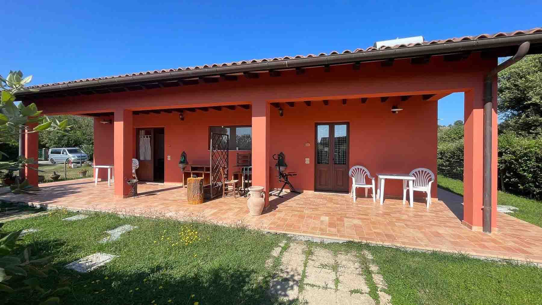 Agriturismo con piscina e terreno a Grosseto, Toscana