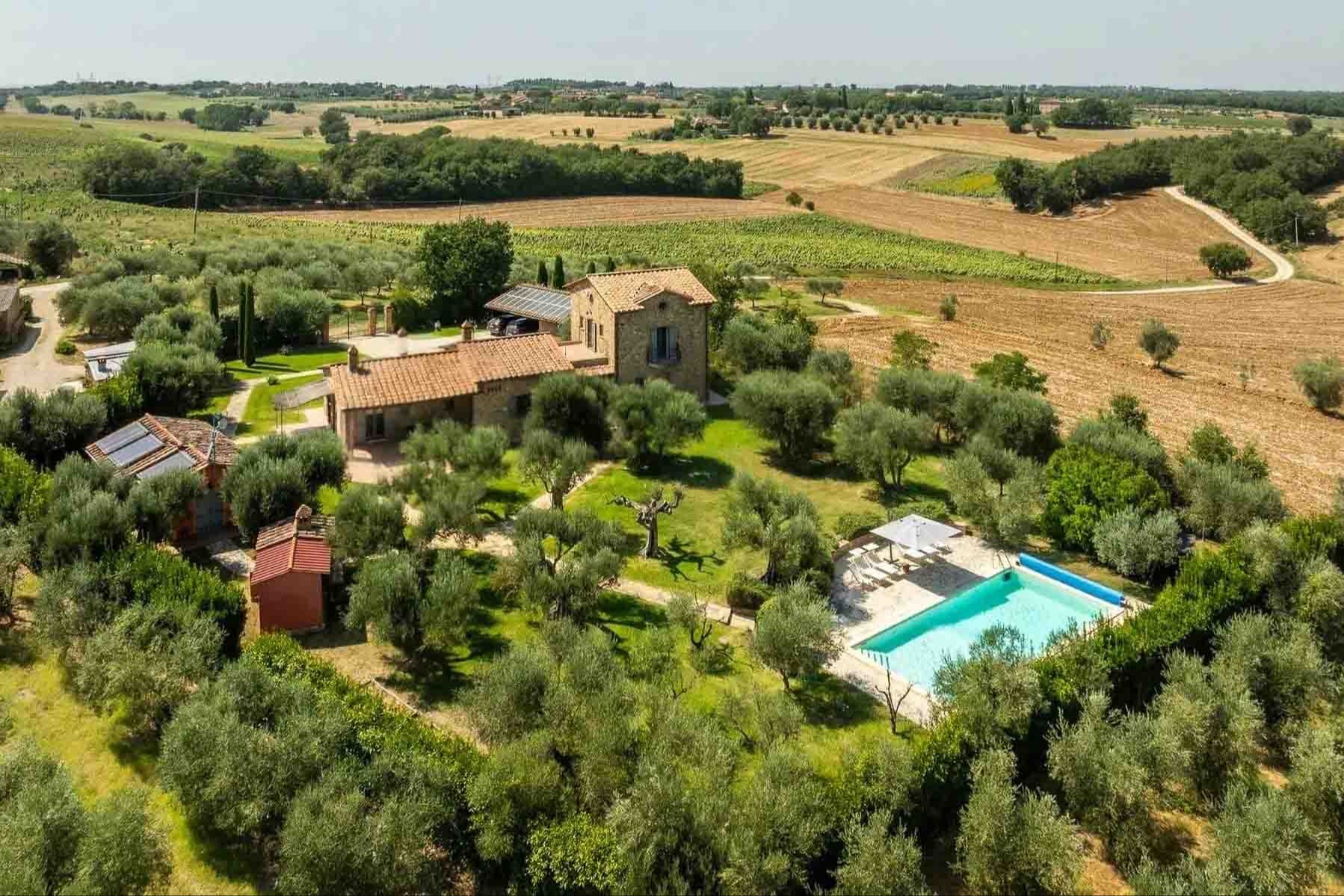 Rustic Country House in Charming Umbria's Castiglione del Lago