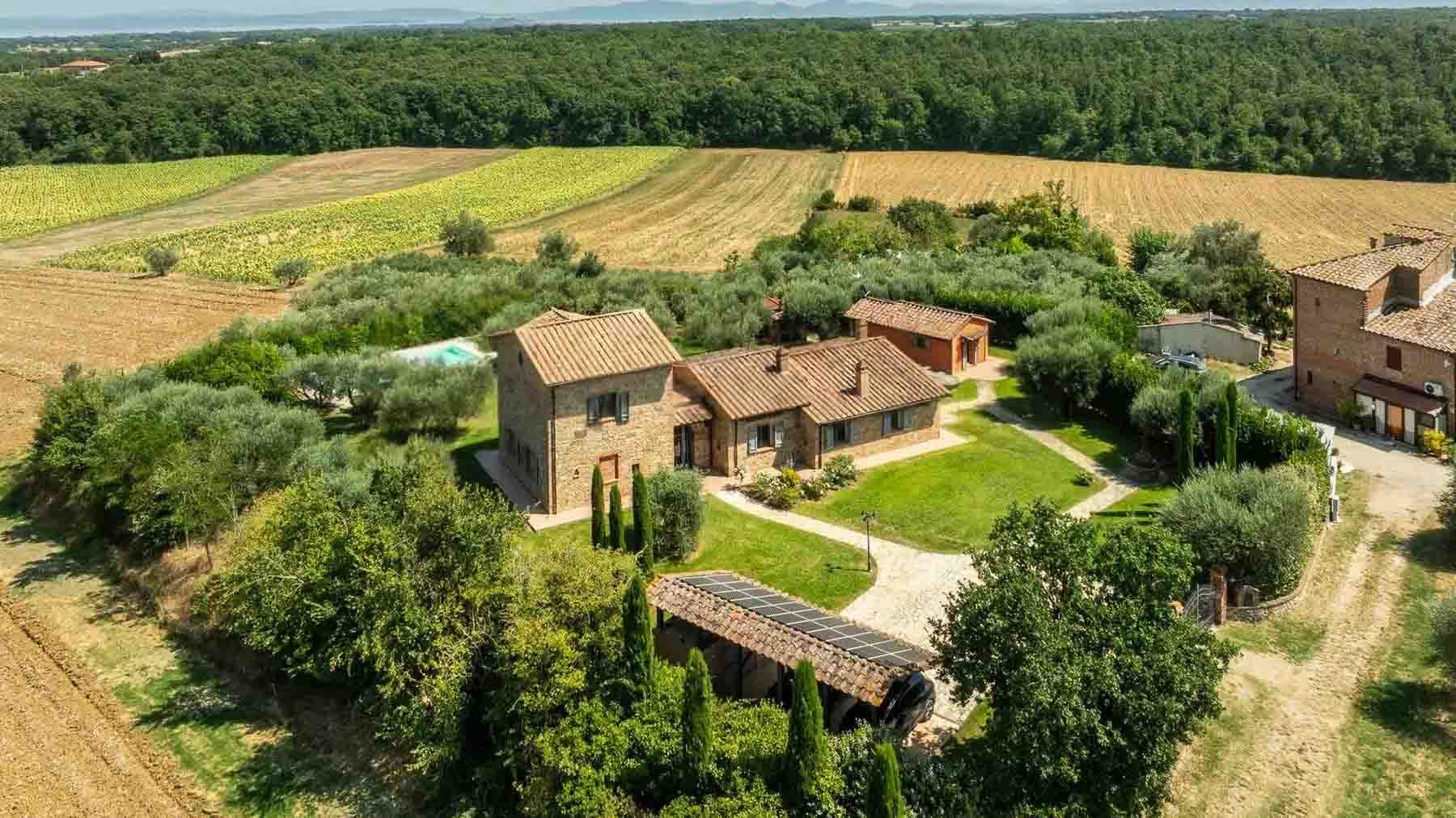 Rustic Country House in Charming Umbria's Castiglione del Lago