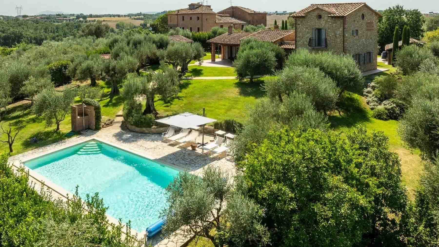 Rustic Country House in Charming Umbria's Castiglione del Lago