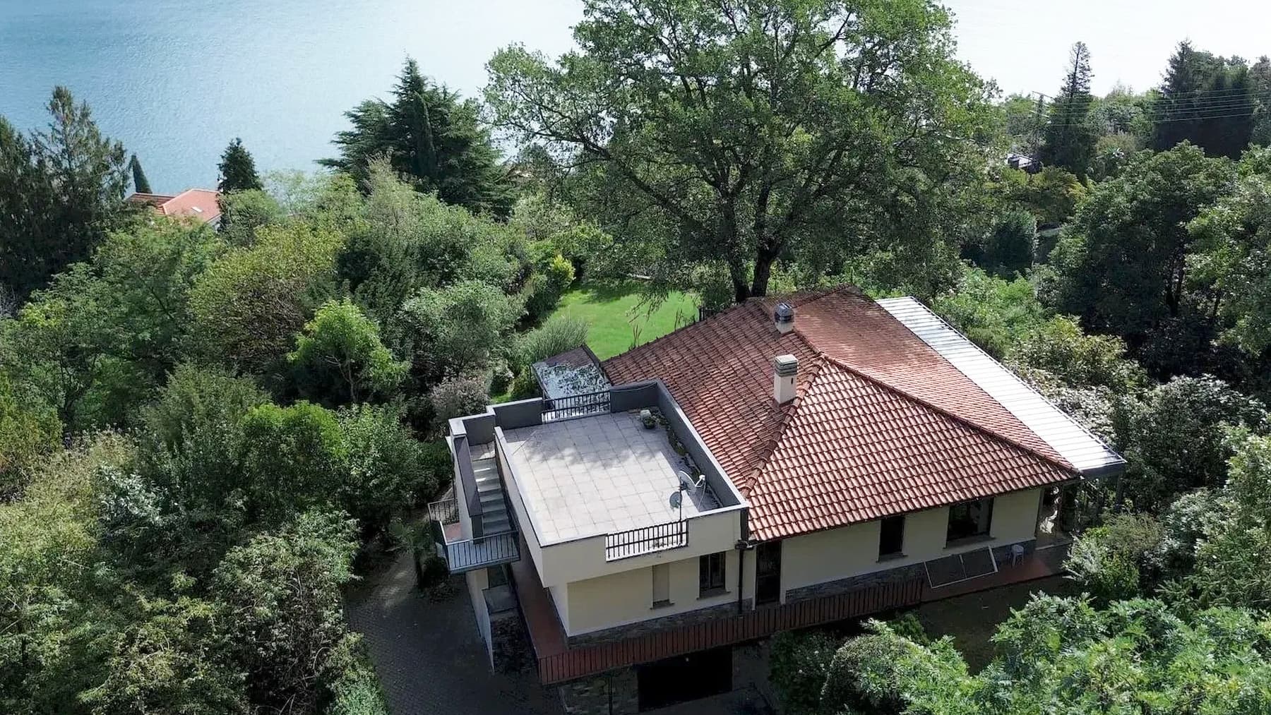 Villa di design a Calozzo, Lago di Como con piscina