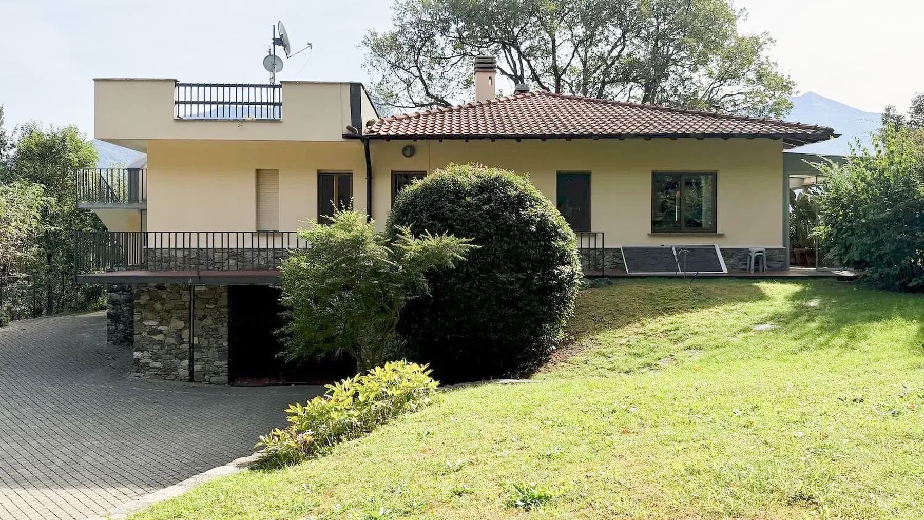 Villa di design a Calozzo, Lago di Como con piscina