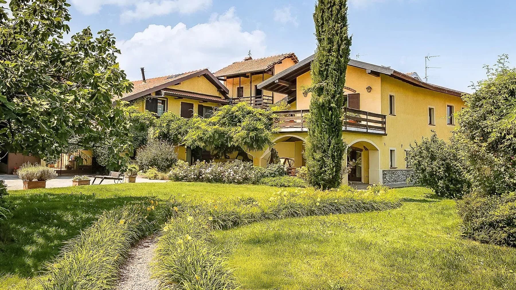 Casale incantevole a Villaggi con parco e piscina