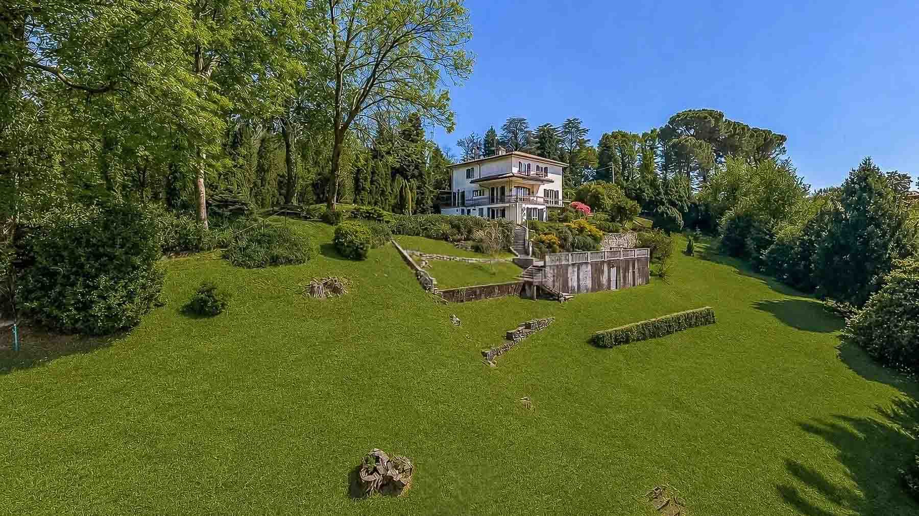 Villa in Leggiuno by Lake Maggiore, Lombardia