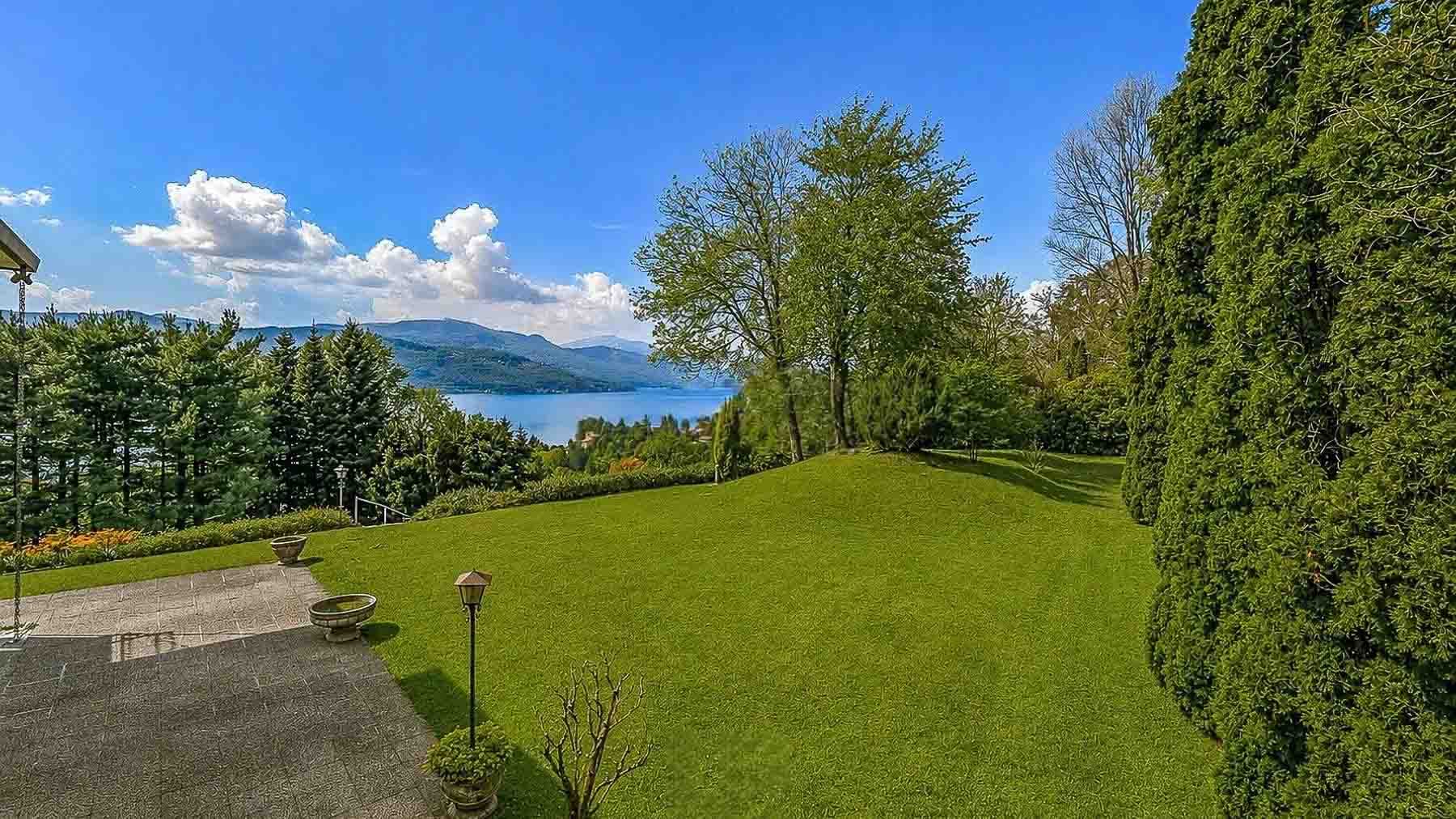 Villa in Leggiuno by Lake Maggiore, Lombardia