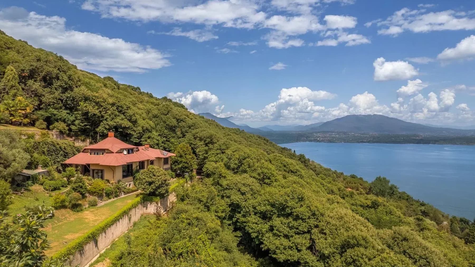 Villa in Lesa, Piemonte Overlooking Lago Maggiore