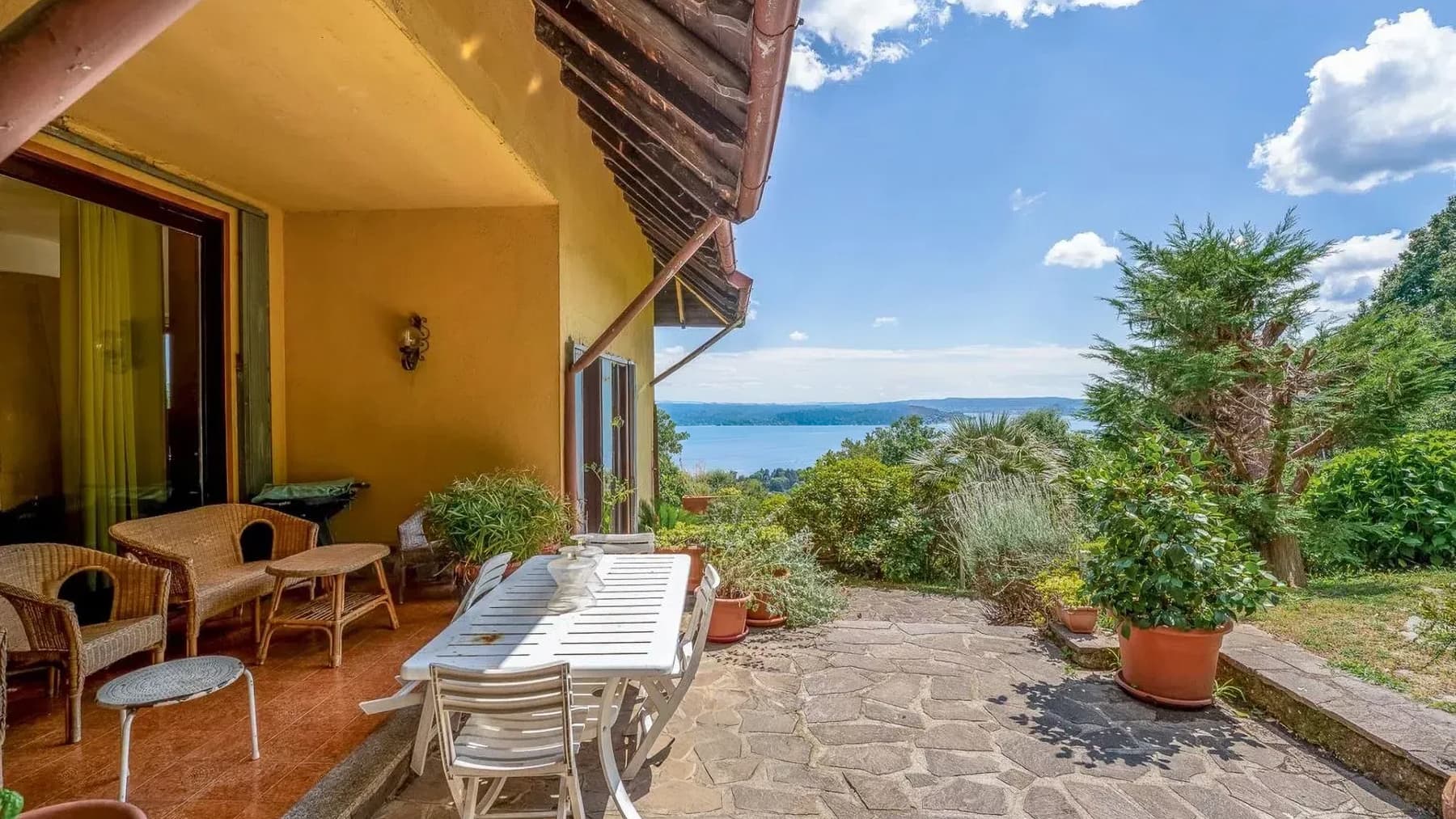 Villa in Lesa, Piemonte Overlooking Lago Maggiore