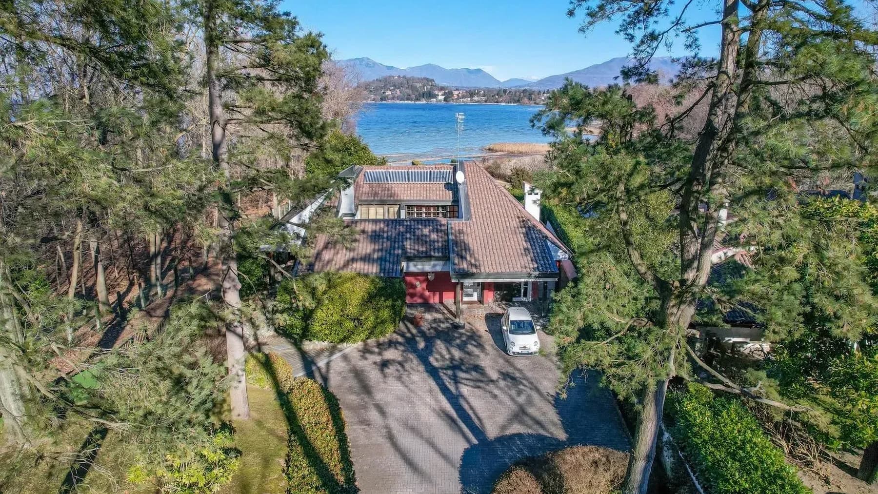 Villa esclusiva a Ranco sul Lago Maggiore, 250 mq