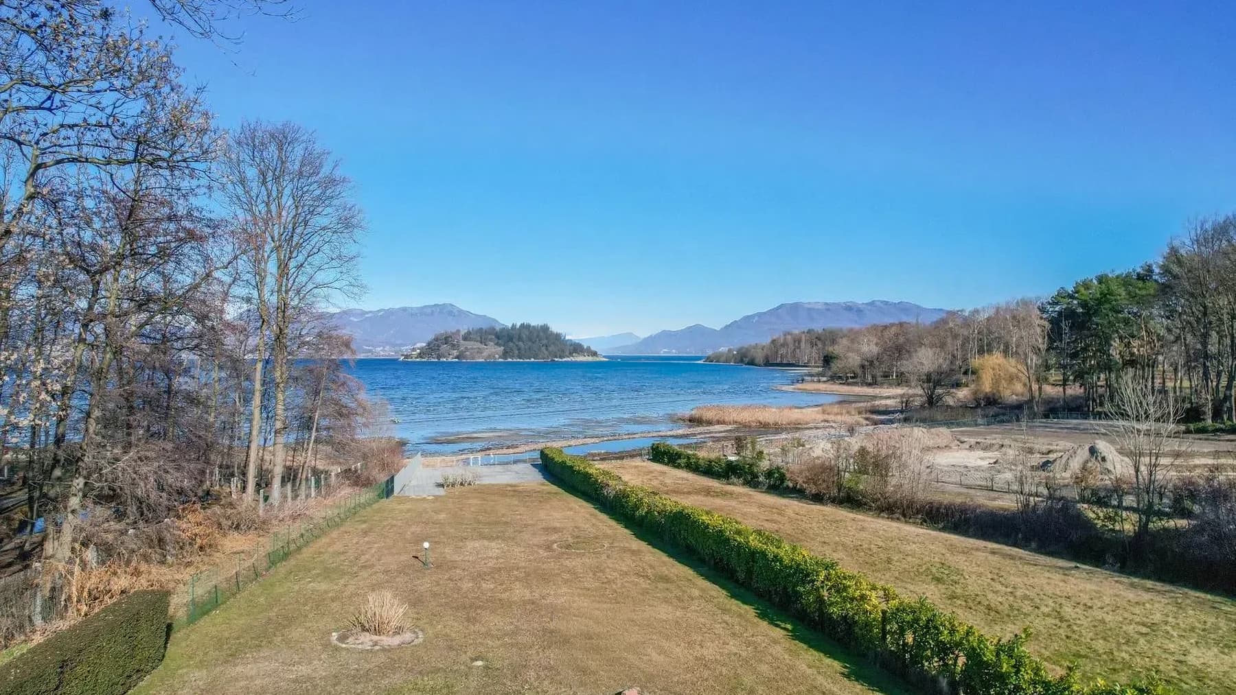 Villa esclusiva a Ranco sul Lago Maggiore, 250 mq