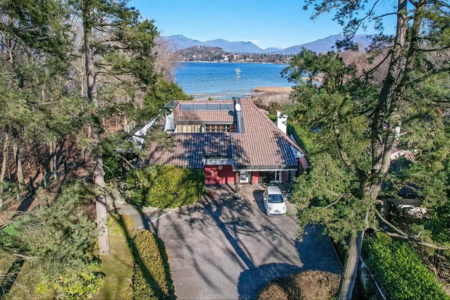 Villa esclusiva a Ranco sul Lago Maggiore, 250 mq