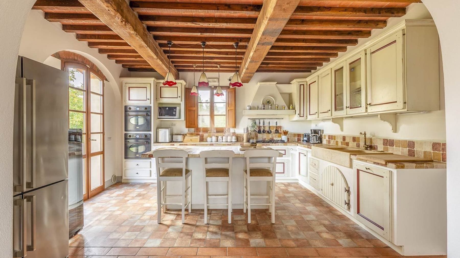 Casale in Toscana: Oasi Verde con Piscina a Palaia
