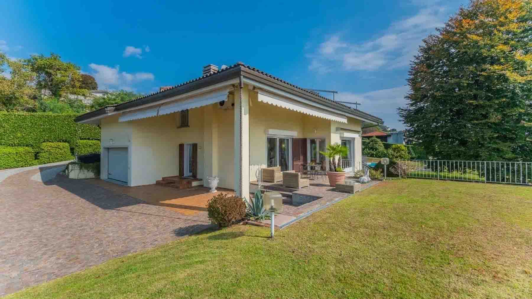 Elegant Villa in Arizzano, Piemonte Charm