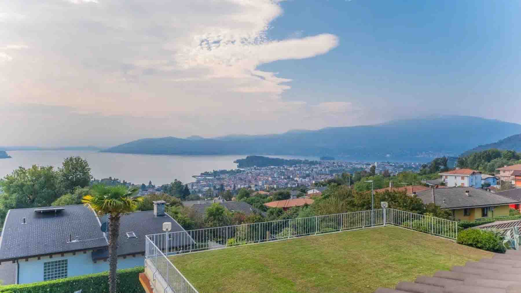 Elegant Villa in Arizzano, Piemonte Charm
