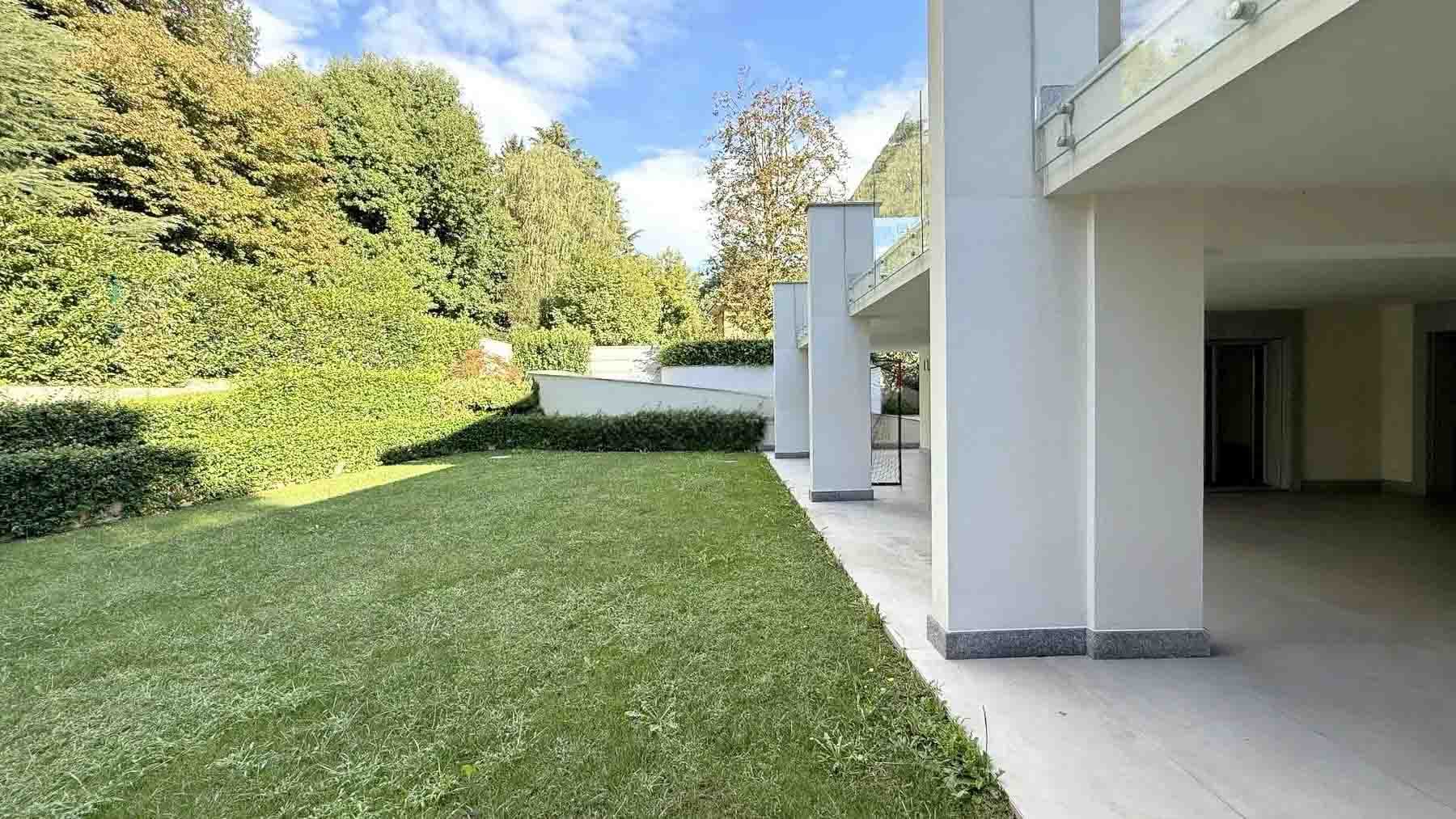 Villa esclusiva a Casatenovo, 660 mq di lusso e privacy