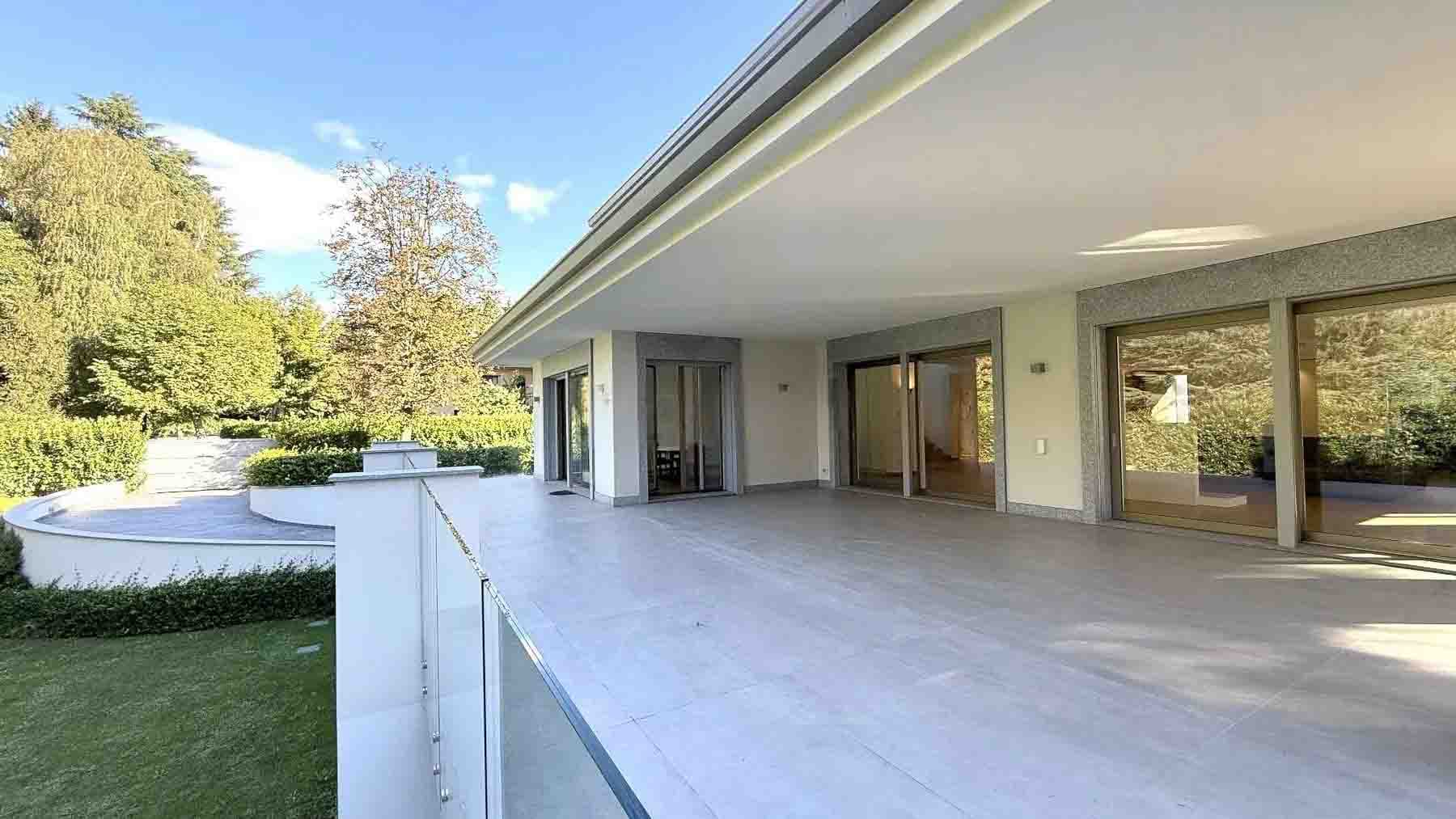 Villa esclusiva a Casatenovo, 660 mq di lusso e privacy