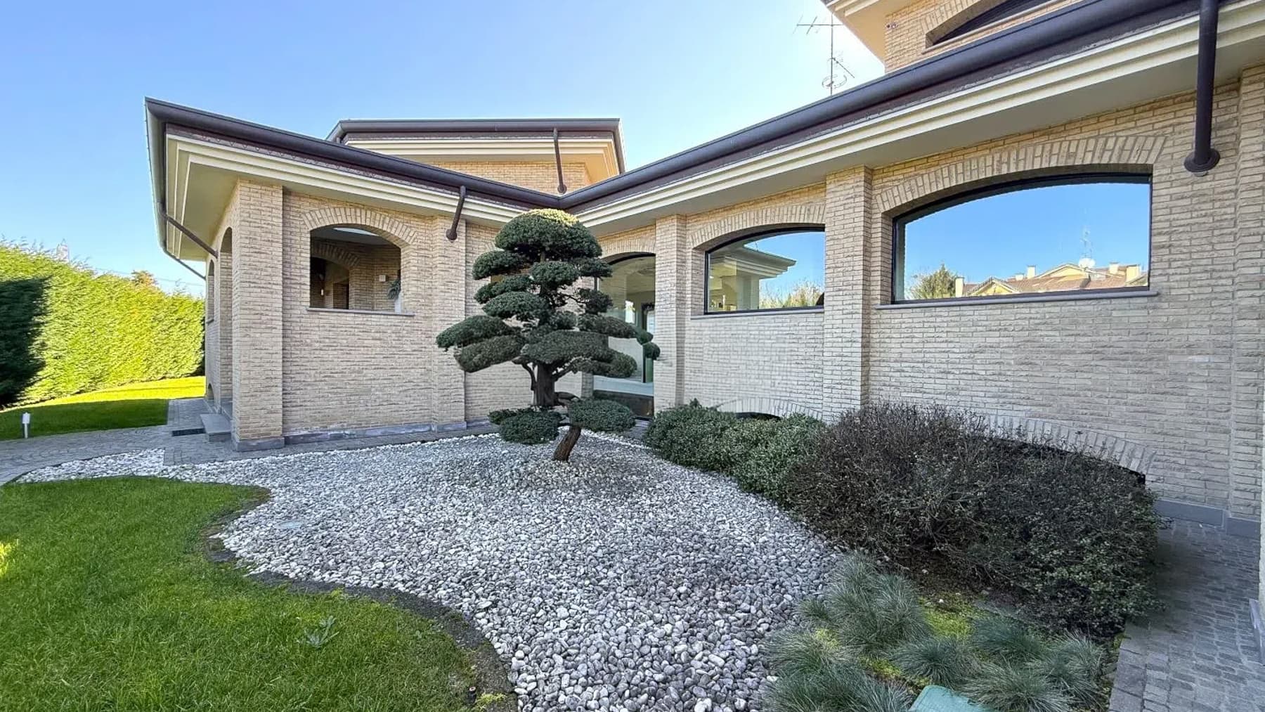 Exclusive Villa in Charming Vimercate, Lombardy