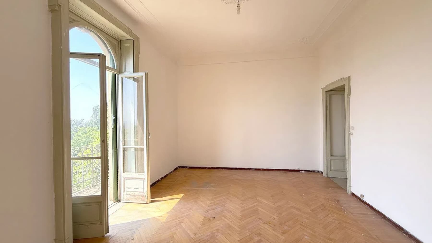 Interiors (18)