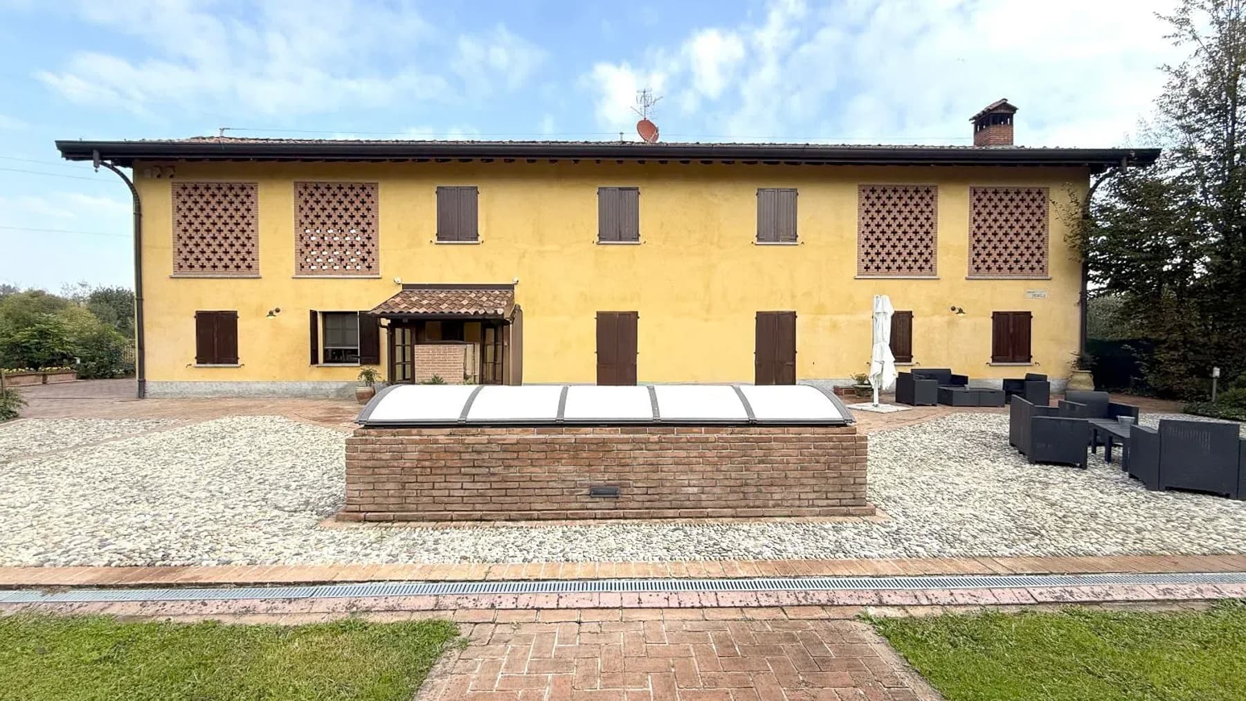 Elegant Villa in Aurora, Lombardy