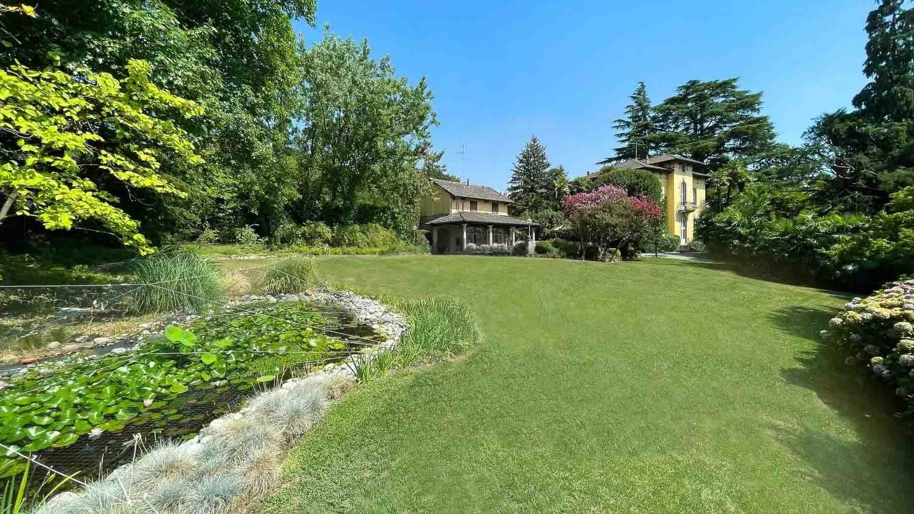 Villa esclusiva a Merate con vista su Montevecchia
