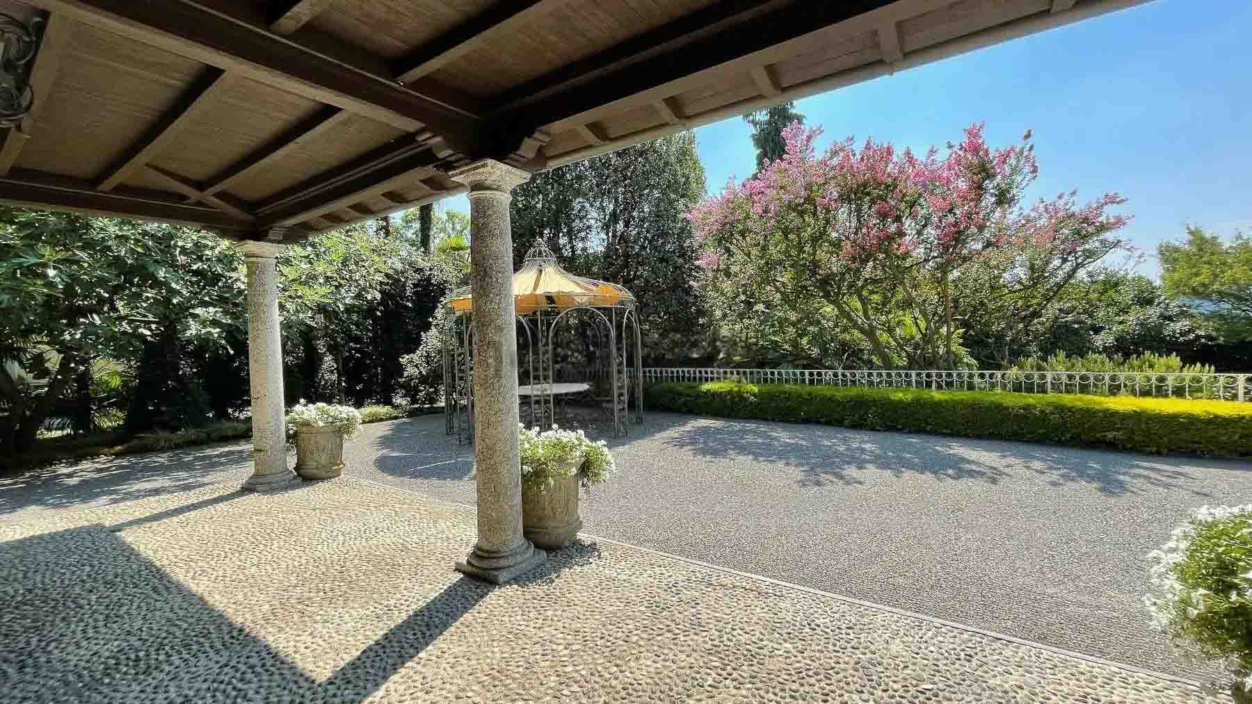 Villa esclusiva a Merate con vista su Montevecchia