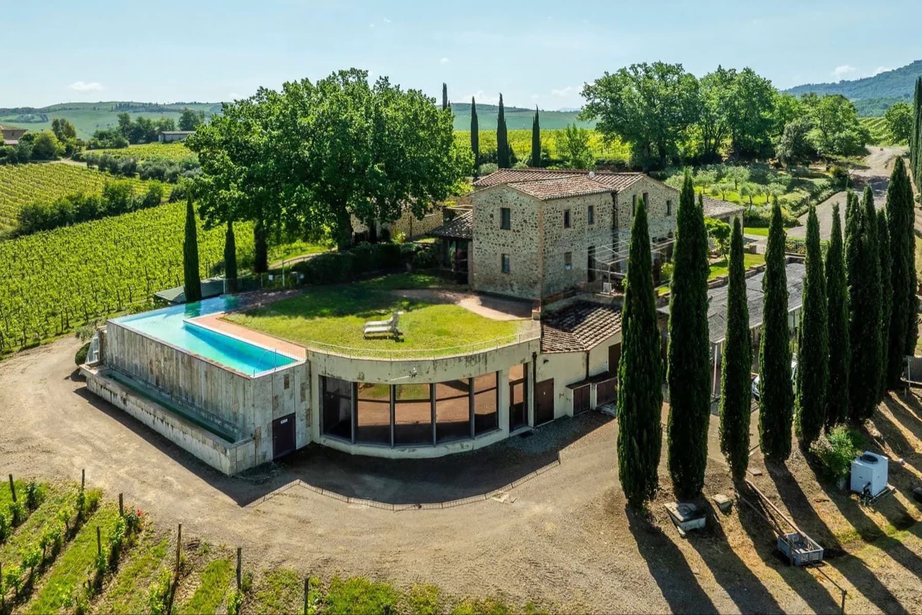 Casale storico con vigneti in Val d'Orcia, Montalcino