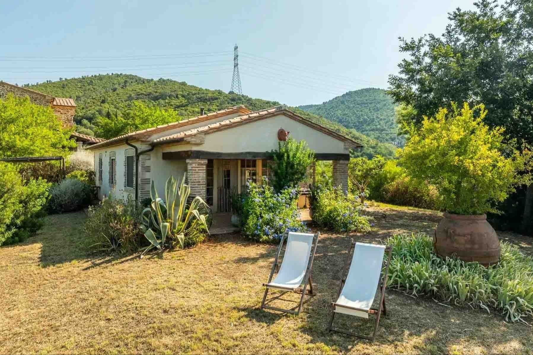 Casale storico con piscina nel cuore della Toscana