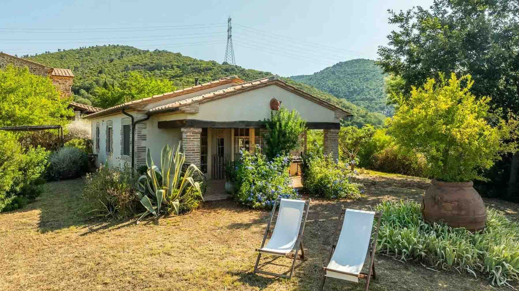 Casale storico con piscina nel cuore della Toscana