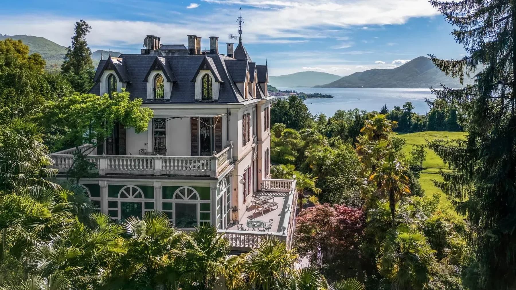 Villa d'epoca a Luino con vista Lago Maggiore