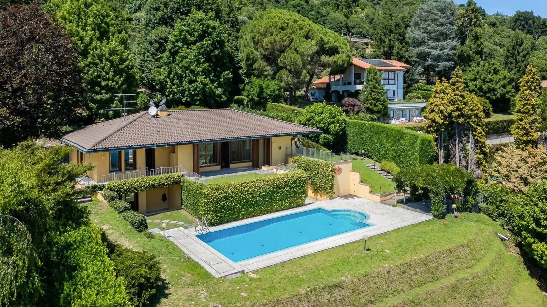 Villa panoramica a Comnago con vista Lago Maggiore