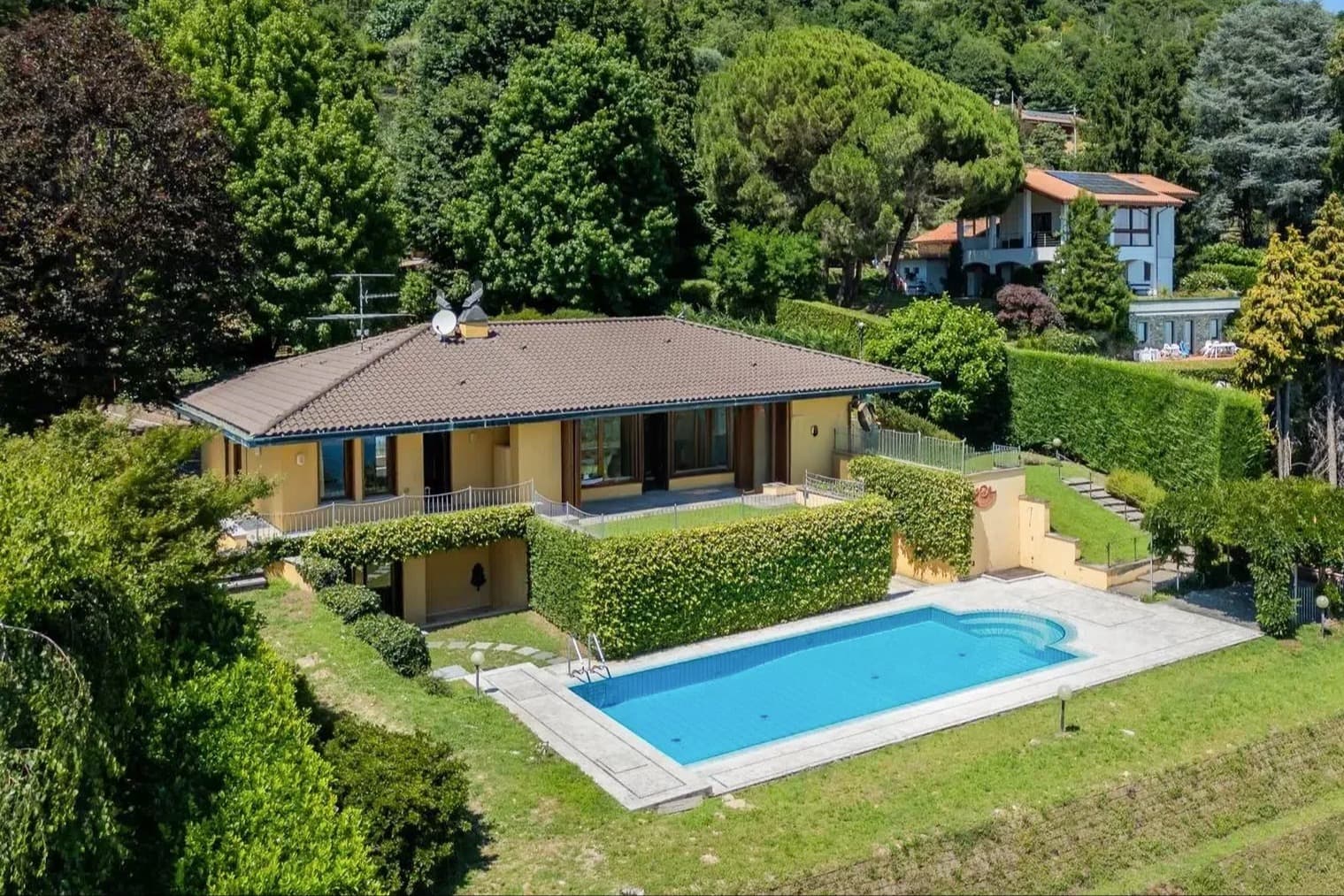 Villa panoramica a Comnago con vista Lago Maggiore