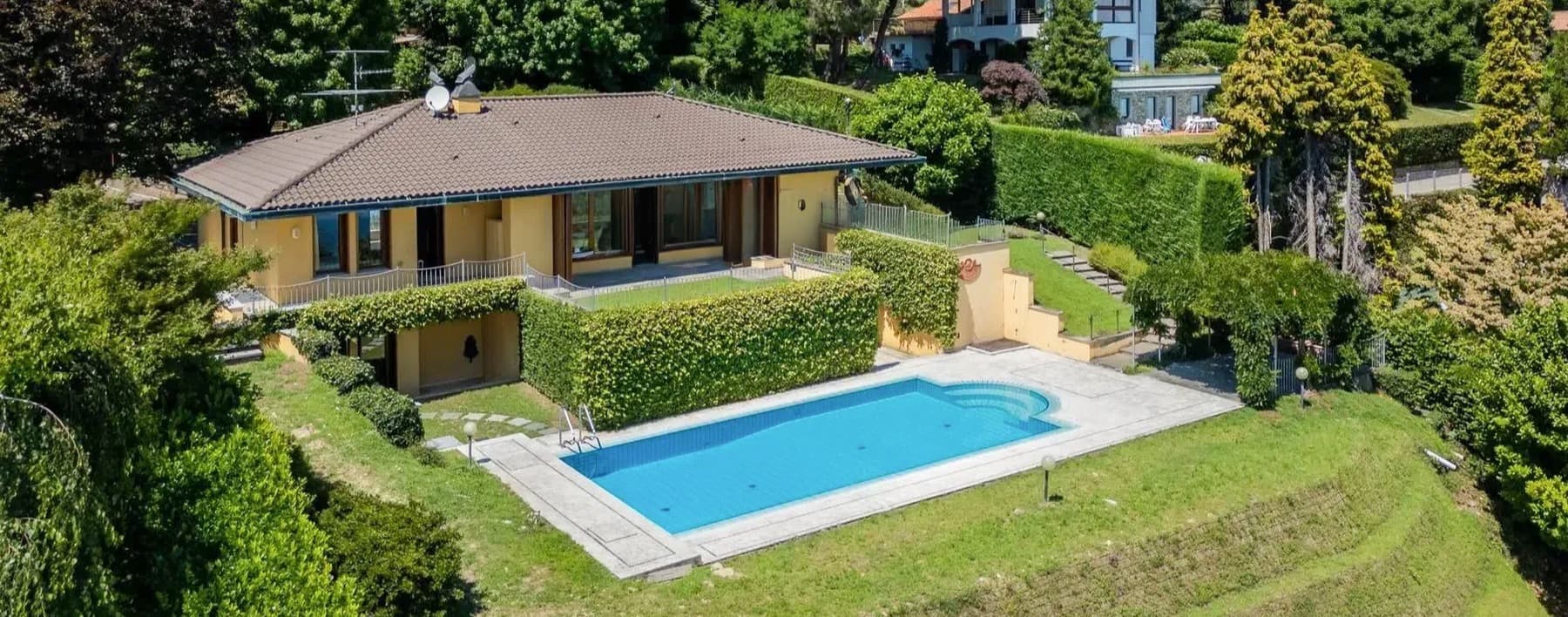 Villa panoramica a Comnago con vista Lago Maggiore