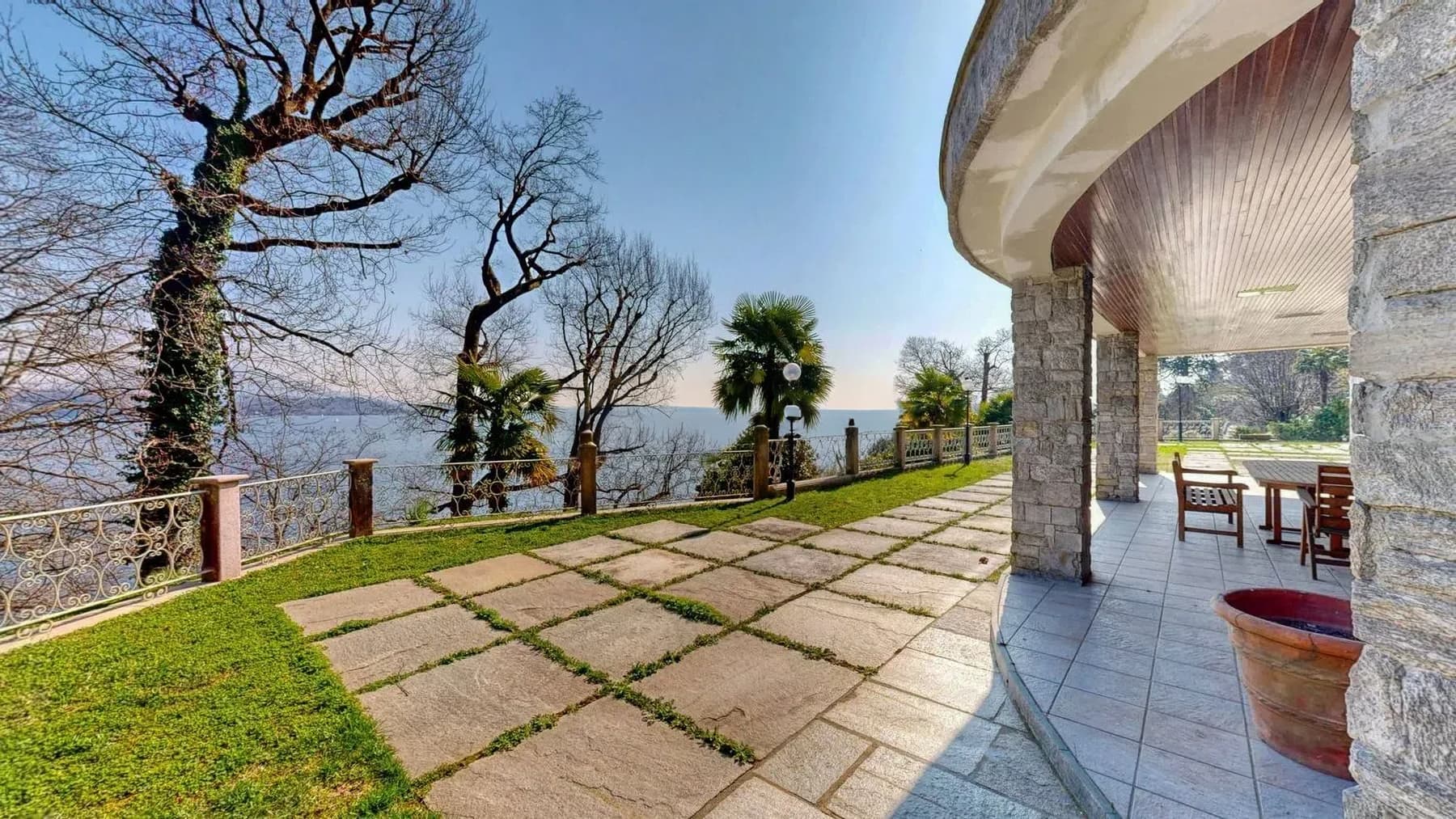 Villa elegante a Belgirate con vista sul Lago Maggiore