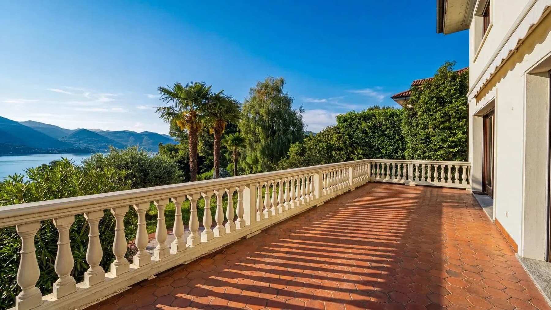 Villa elegante a Stresa con giardino sul Lago Maggiore
