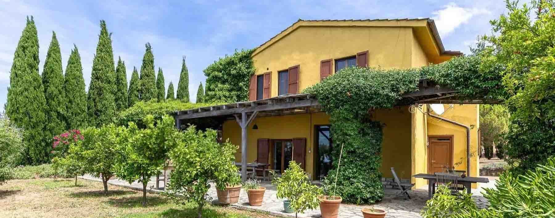 Azienda Agricola con vista mare a Magliano in Toscana