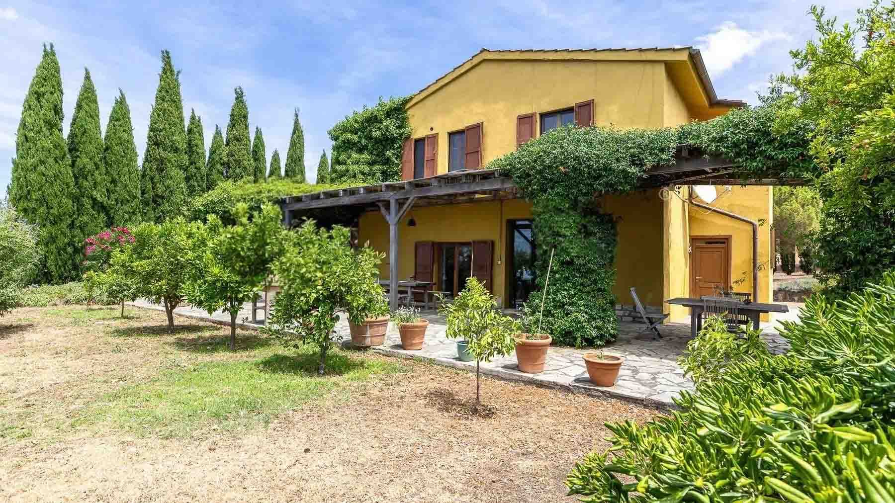 Azienda Agricola con vista mare a Magliano in Toscana