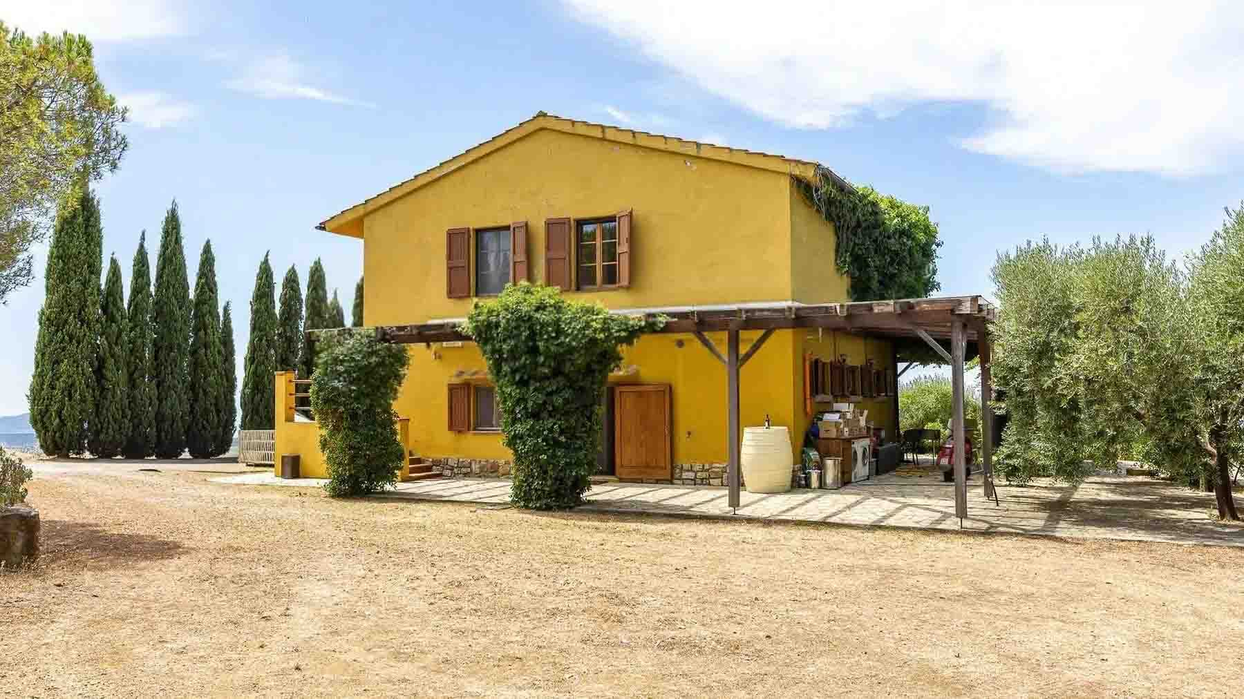 Azienda Agricola con vista mare a Magliano in Toscana