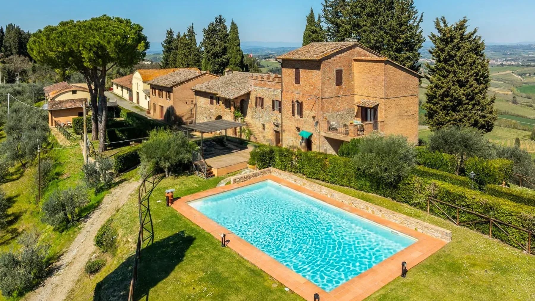 Casale prestigioso nel cuore di San Gimignano, Toscana