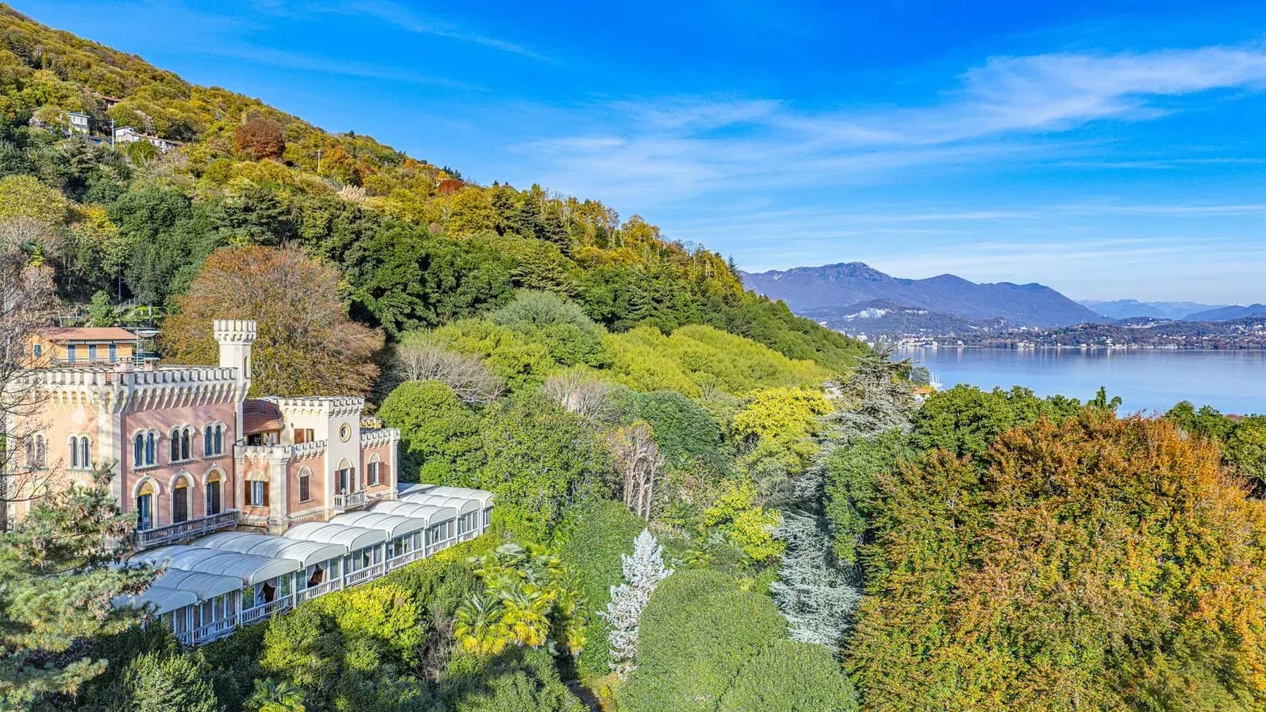Villa in Lesa Overlooking Lago Maggiore, Piemonte