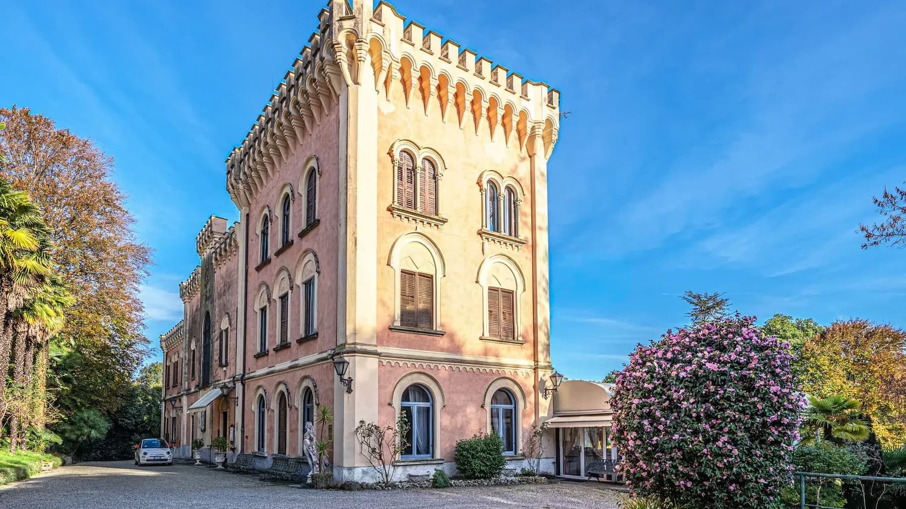 Villa in Lesa Overlooking Lago Maggiore, Piemonte