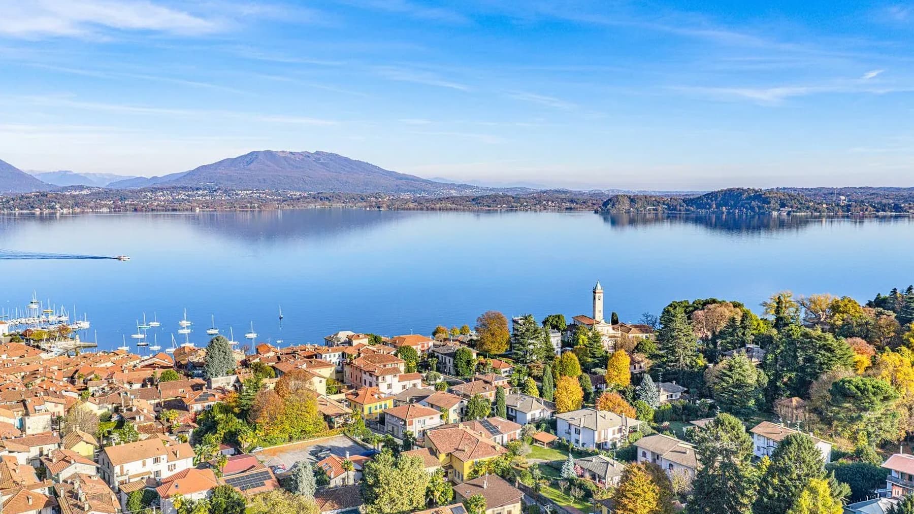 Villa in Lesa Overlooking Lago Maggiore, Piemonte