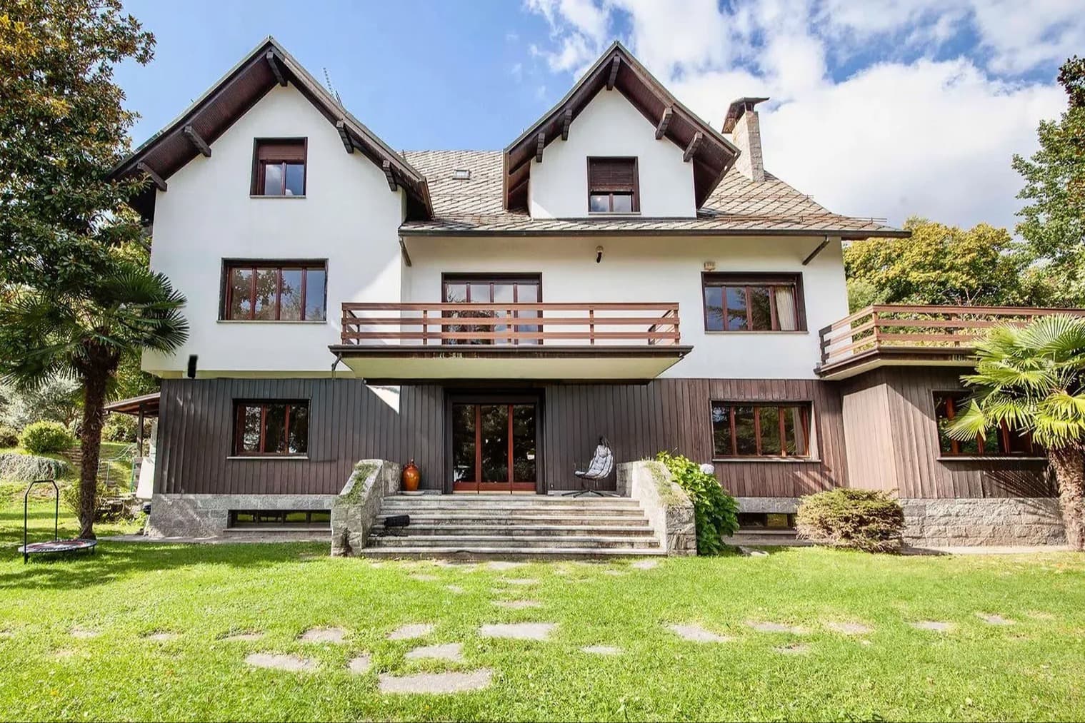 Villa Tudor con Parco sul Lago Maggiore a Dagnente